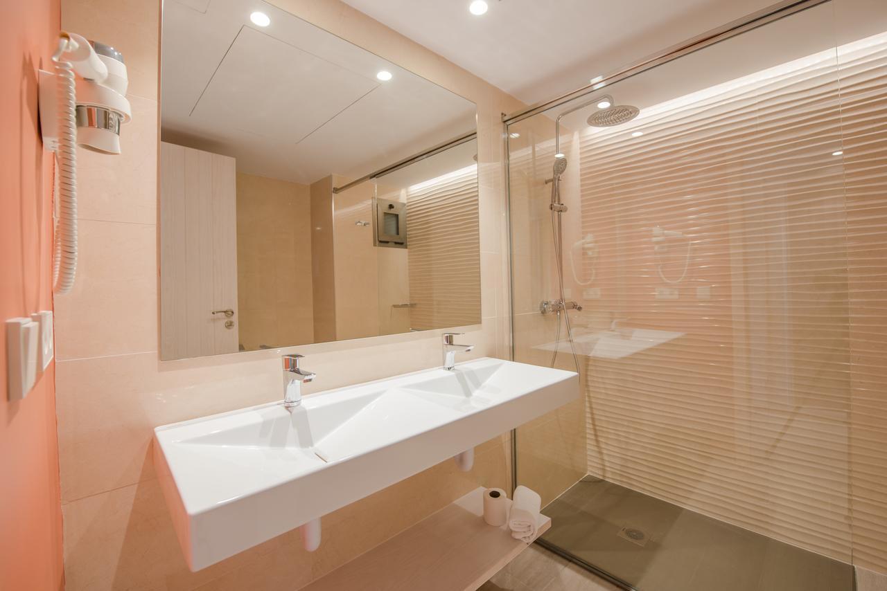 Apartamentos Los Angeles Сан-Антонио-Абад Экстерьер фото
