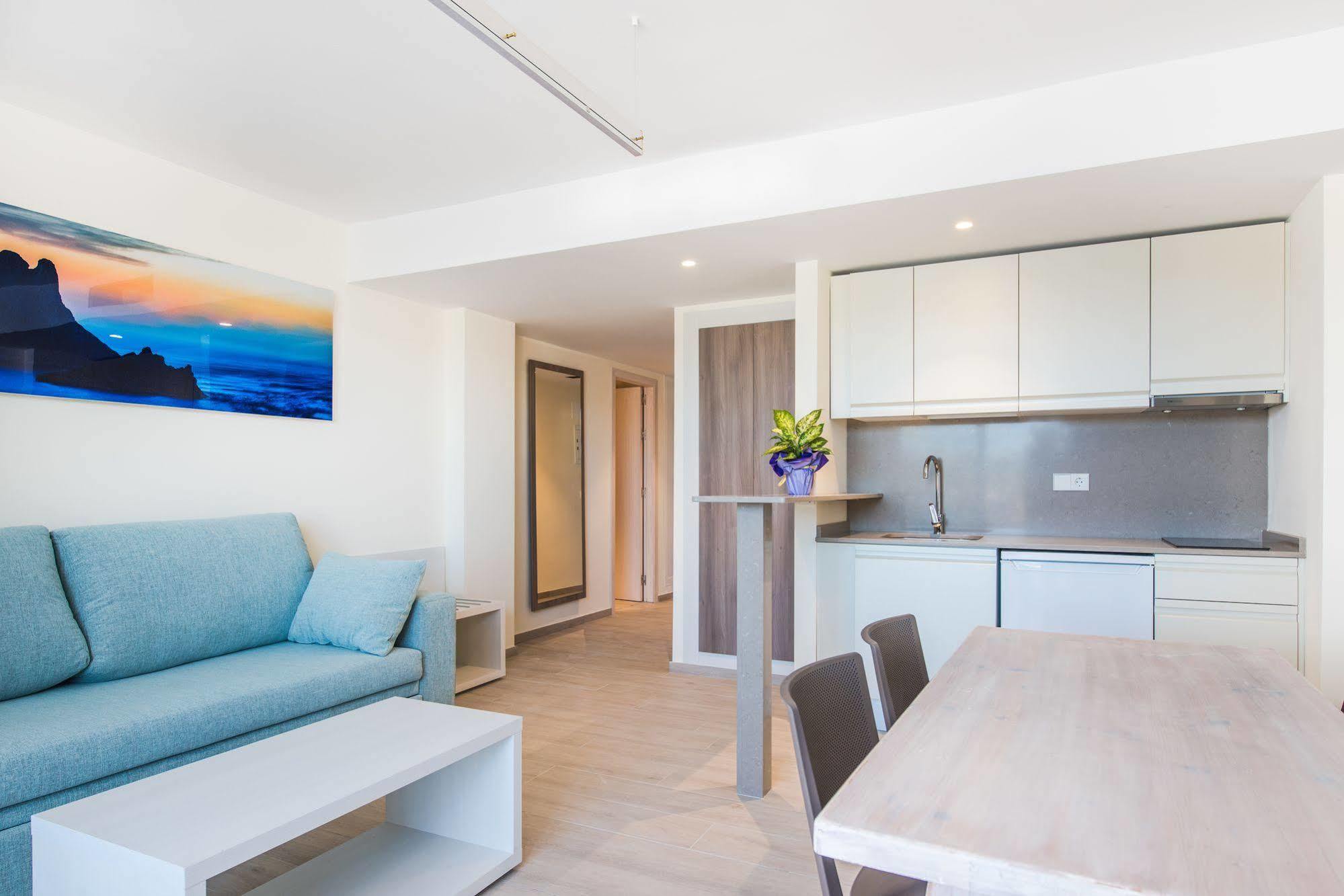 Apartamentos Los Angeles Сан-Антонио-Абад Экстерьер фото