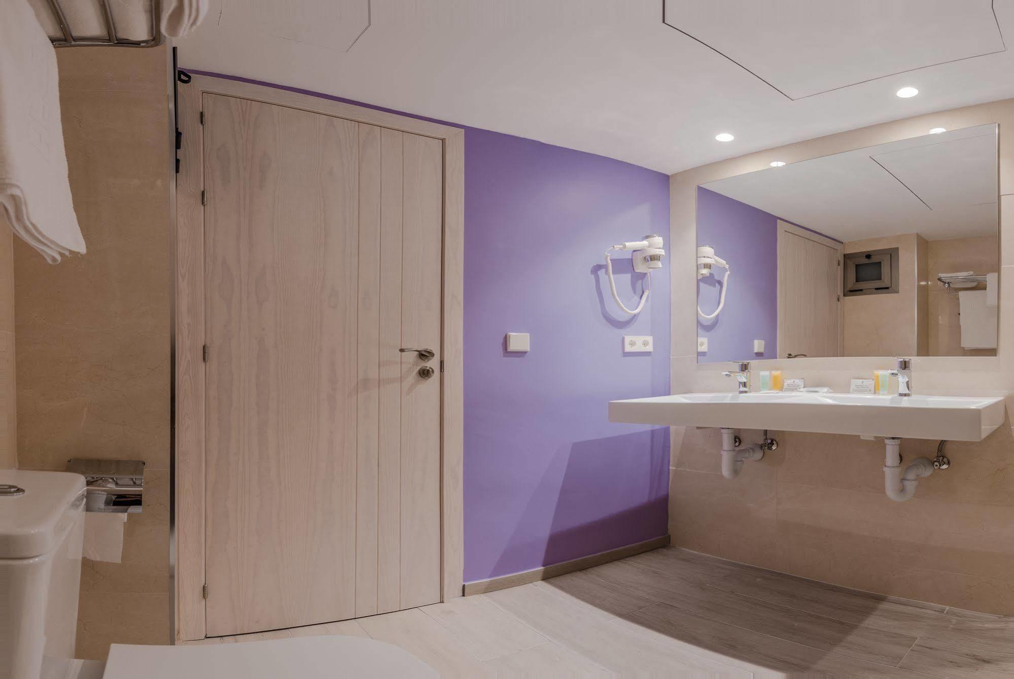 Apartamentos Los Angeles Сан-Антонио-Абад Экстерьер фото