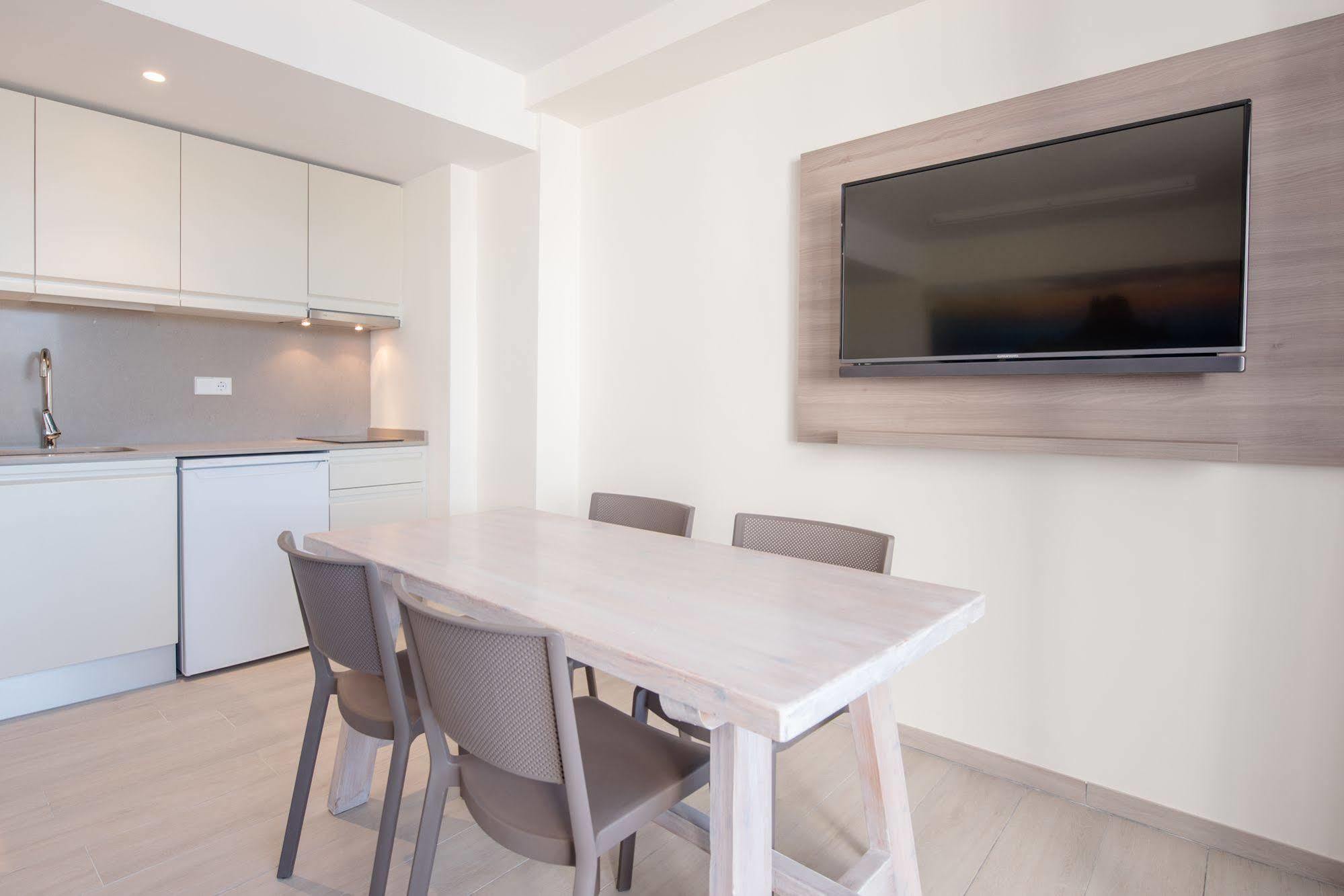 Apartamentos Los Angeles Сан-Антонио-Абад Экстерьер фото