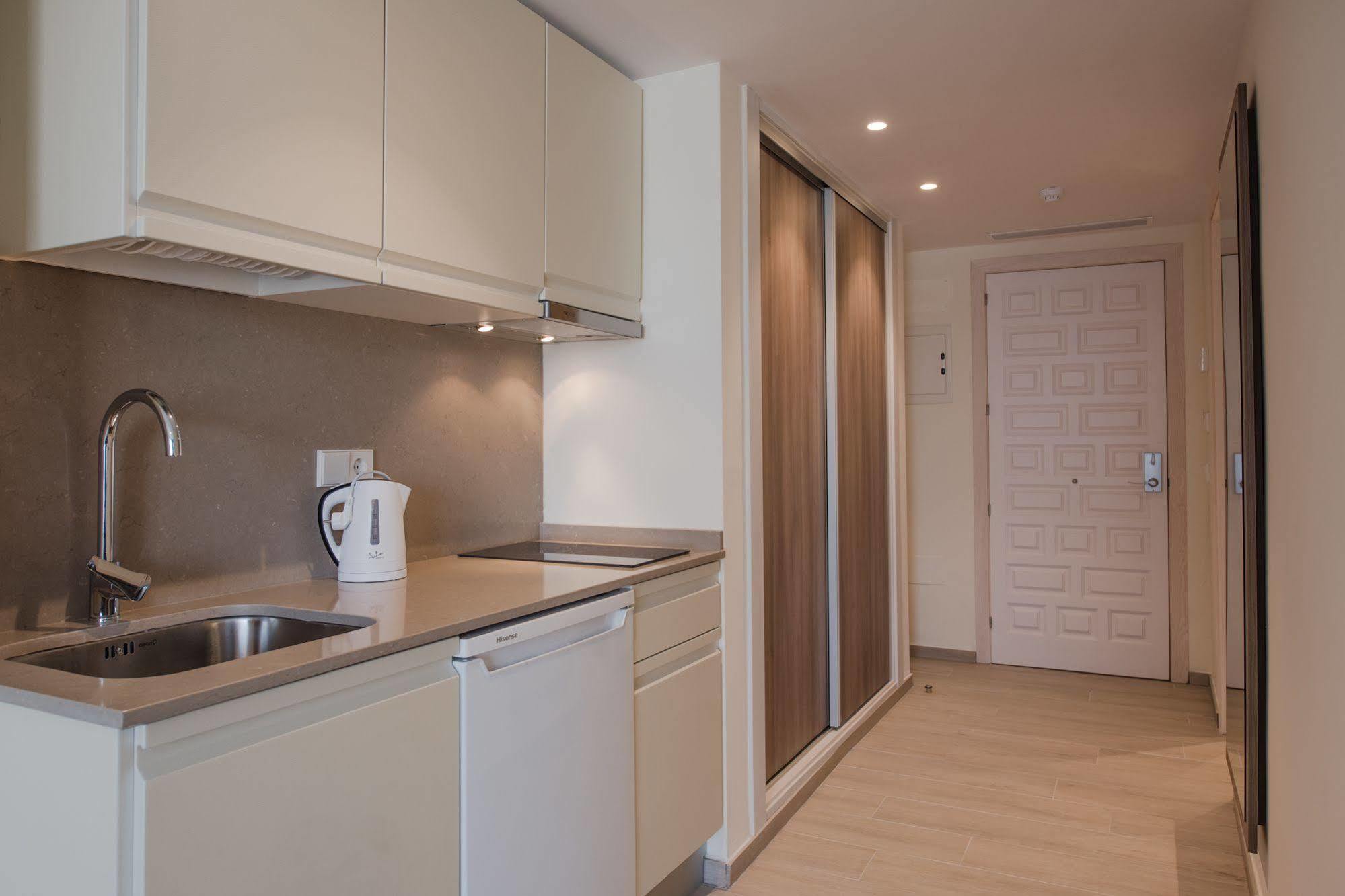 Apartamentos Los Angeles Сан-Антонио-Абад Экстерьер фото